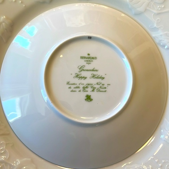 Pristine, Bernardaud Limoges, France: Granadiers HAPPY HOLIDAY dessert plate. - Picture 2 of 4